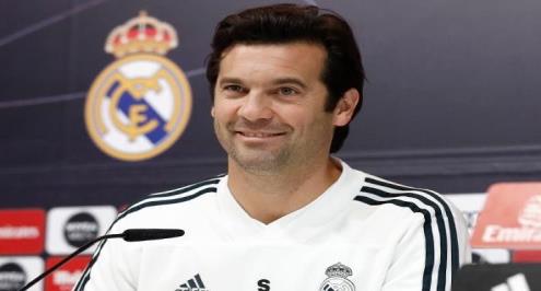 سولاري معلقًا على موقف ميسي من الكلاسيكو: لن يؤثر على تحضيراتنا